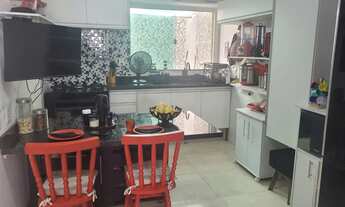 Imagem 5: Imóvel para aluguel e venda possui 210 metros quadrados com 4 quartos