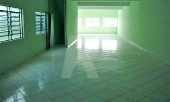 Imagem: Prédio comercial com 03 salões de 180