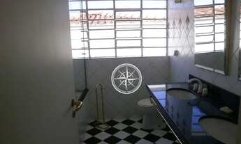 Imagem 3: Sobrado Ensolarado de Esquina com Guarita de Segurança na frente