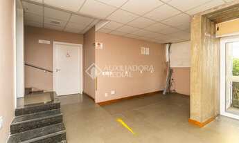 Imagem 3: Casa para venda possui 383 metros quadrados com 3 quartos em Menino Deus - Porto Alegre