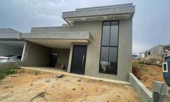 Imagem: Linda Casa Frente Área Verde em Cond. Fechado