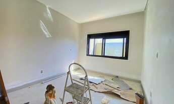 Imagem 4: Casa de condomínio sobrado para venda possui 230 metros quadrados com 4 quartos