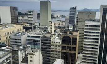 Imagem 1: Sala no coração da Av. Rio Branco. 70 m², 3 ambientes, ar-condicionado central e mais 3