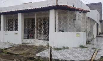 Imagem 2: Casa para venda possui 200 metros quadrados com 3 quartos em Atalaia - Aracaju - SE