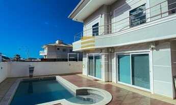 Imagem: Casa duplex com 4 dormitórios sendo 1 suíte