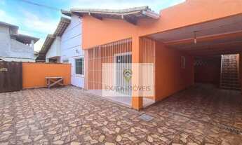 Imagem: Casa linear com quintal amplo, à 150m da