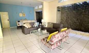 Imagem 2: Casa para venda possui 352 metros quadrados com 4 quartos em Centro - Teresina - Piauí