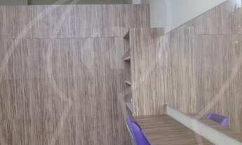 Imagem 4: Ótima localização, imóvel com 02 suítes, varanda com cortina de vidro, sala, móveis projet