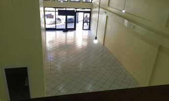 Imagem 2: BENTOALVES aluga loja térrea a poucos passos da Av. Júlio, 490m2, no Centro - Caxias do Su