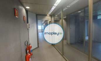 Imagem 3: Layout com divisórias, 18 vagas de garagem, Piso elevado, forro e luminárias e Ar condicio