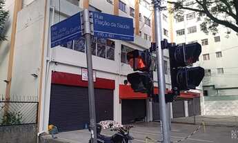 Imagem 3: Em frente ao Colégio Santa Amália, 2 min a pé da Estação Saúde do Metrô. Um verdadeiro ach