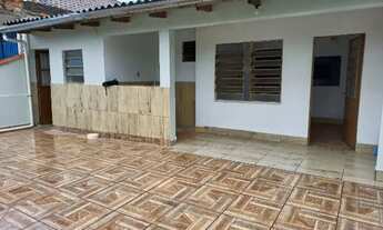 Imagem: Sozinha pátio, 2 carros, churrasqueira