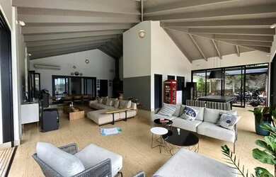 Imagem 5: Casa térrea com 03 suítes e home reversível com área de lazer grande e vista de cinema