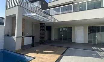 Imagem 2: Casa à venda em Condomínio fechado, 3 suítes, piscina e varanda gourmet!