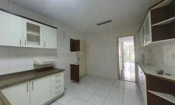 Imagem 7: Localização imponente, ao redor do verde. Em ponto valorizado e familiar