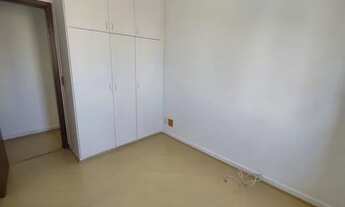 Imagem 6: Apartamento com 3 quartos, sala com varanda, 2 vagas de garagem, condomínio com piscina