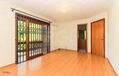 Imagem 3: Casa 3 dormitórios, 1 suíte com hidro e closet, 3 banheiros, 2 vagas no bairro Ipanema, 24