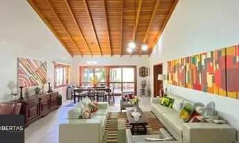 Imagem 2: Casa em Porto Alegre, no bairro Nonoai, com 4 dormitório(s), à venda