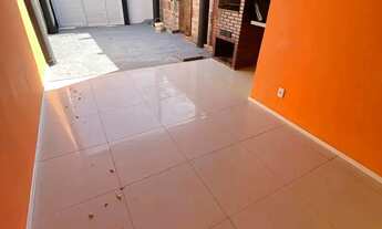 Imagem 3: Casa Plana, L. Redonda, 76m2, 2 Suítes, Porcelanato, Churrasqueira e Portão Automático