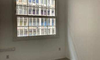 Imagem 3: Alugo apartamento de dois dormitórios, reformado, centro de Porto Alegre