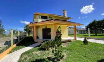 Imagem: Casa de frente para o mar com três dormitórios