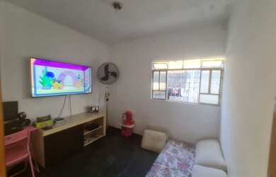 Imagem 3: Casa simples em lote Grande de esquina