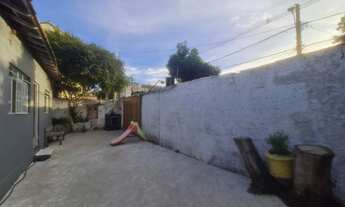 Imagem 6: Casa simples em lote Grande de esquina