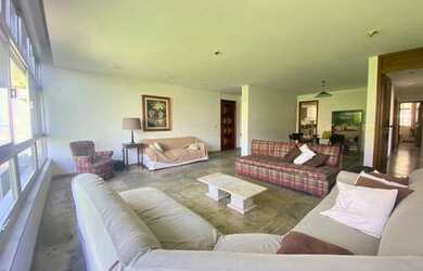 Imagem: Leblon, Rua Bartolomeu Mitre, Quadra da