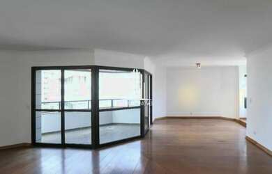 Imagem 3: Apartamento de 210m² com 4 Dormitórios, sendo 2 Suítes em Moema