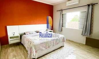 Imagem 6: Sobrado para venda possui 331 metros quadrados com 6 quartos