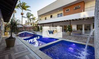 Imagem 3: Casa com 4 Suítes - Mobiliada e Decorada para Locação Anual no Centro de Balneário Cambori