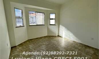 Imagem 2: Casa no Parque Dez, com 03 quartos, quintal e guarita