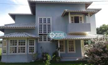 Imagem: Casa em Condomínio com 04 Quartos e Quintal