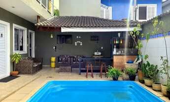 Imagem 2: Casa de condomínio para venda tem 220 metros quadrados com 3 quartos