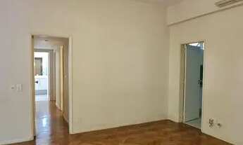 Imagem 7: Excelente imóvel em prédio de época em rua tranquila de Ipanema