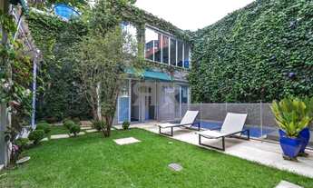 Imagem: Casa de vila de portão fechado!!