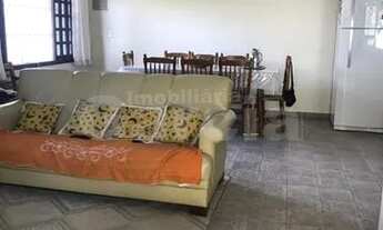 Imagem 7: Casa térrea com 3 dormitórios sendo 1 suítes, com edícula a 200 metros da praia