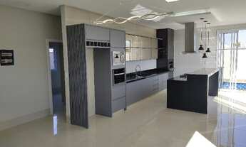 Imagem 7: Condomínio Fechado, Linda Casa Térrea c/ Piscina e Closet !