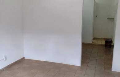 Imagem 3: Casa Pequena Centro Louveira