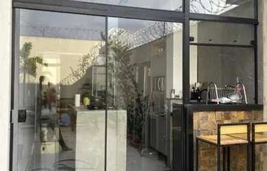 Imagem 2: Porteira fechada , ótima residência com 2 dormitórios sendo 1 suite , vende com todos os m