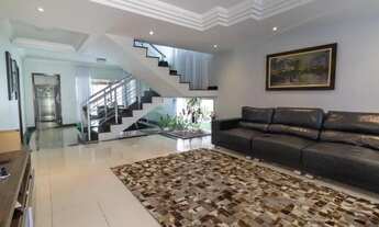 Imagem 6: Casa de condomínio para venda tem 350 metros quadrados com 4 quartos