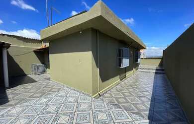 Imagem 3: Casa com 3 Dorms (1 Suíte), 182m² de Área Construída e Terreno de 300m²