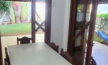 Imagem 6: Casa de condomínio para venda tem 280 metros quadrados com 6 quartos