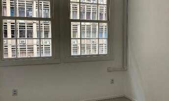 Imagem 2: Alugo apartamento de dois dormitórios, reformado, centro de Porto Alegre