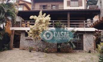 Imagem 3: Casa em Condomínio com 04 Quartos, Piscina, Churrasqueira, Sauna e Belo Quintal!