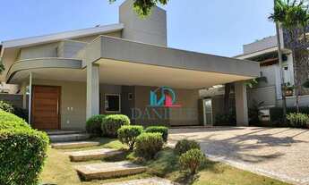 Imagem: Casa térrea com 4 suítes localizada no