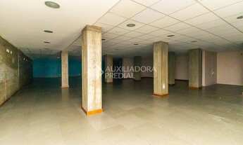 Imagem 7: Casa para venda possui 383 metros quadrados com 3 quartos em Menino Deus - Porto Alegre