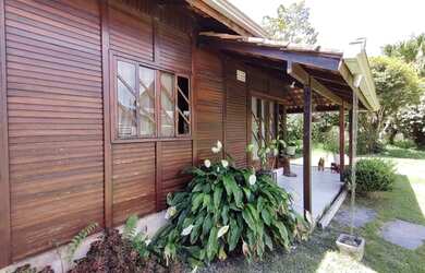 Imagem 4: 1168 02 Casas edificadas sobre um lote amplo, com área construída de aproximadamente 250,0