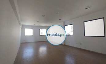 Imagem 2: Conjunto comercial com 37m² vão livre, com piso laminado, luminárias e 01 banheiro