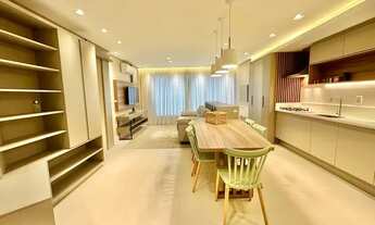 Imagem 2: OFERTA! MOBILIADO E DECORADO Á UMA QUADRA DO MAR!